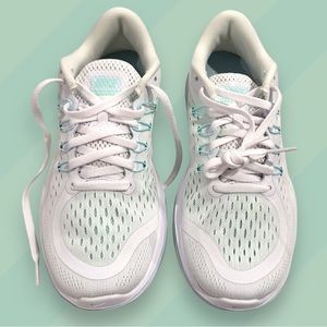 Nike NEW Womens Flex 2017 Running White and Glacier Blue Size 7 Shoes